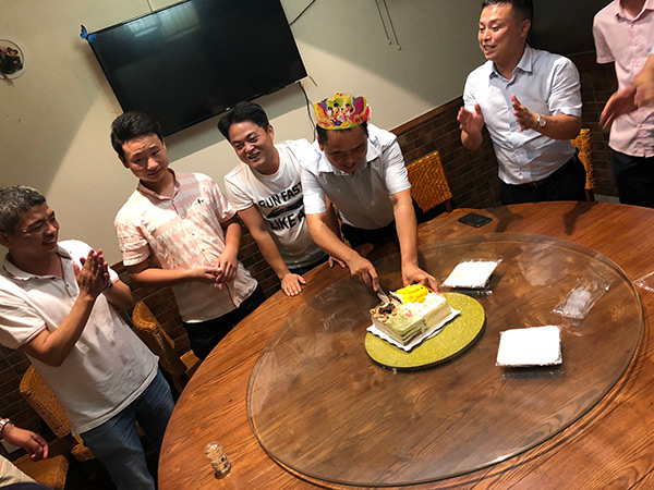 员工生日聚成